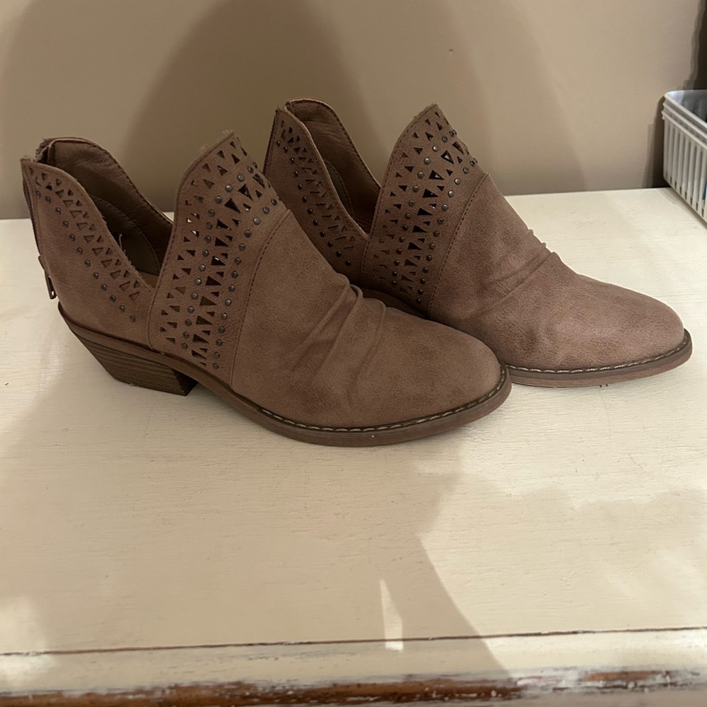 Short boots size 6.5